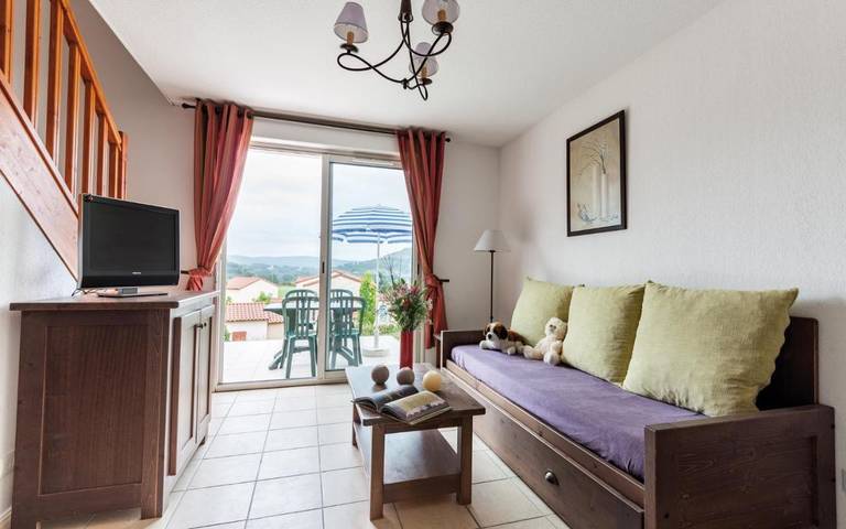 Parc de vacances pour 8 personnes, avec piscine ainsi que terrasse et jardin dans le Lot - 3