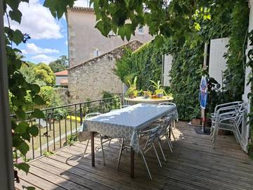 Auberge pour 4 personnes, avec terrasse ainsi que jardin et piscine à Condom
