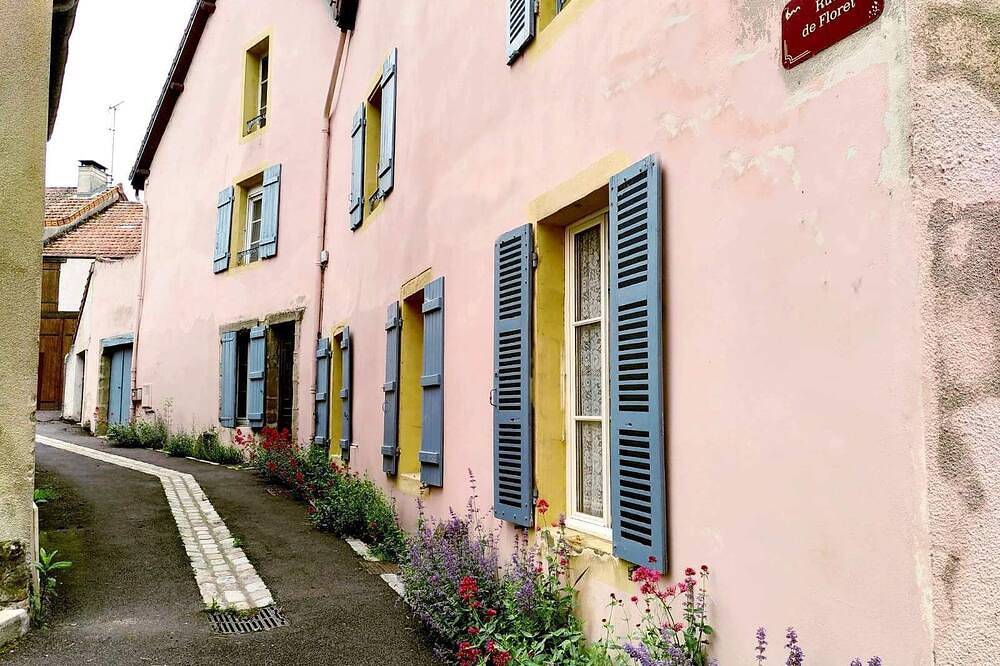 Maison de village au calme avec grand jardin à l'anglaise in Toulon-sur-Arroux, Région de Charolles