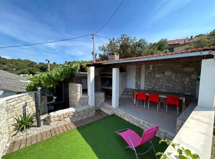 Dom dla 7 osób, z widok na ocean i ogród oraz balkon w Šolta