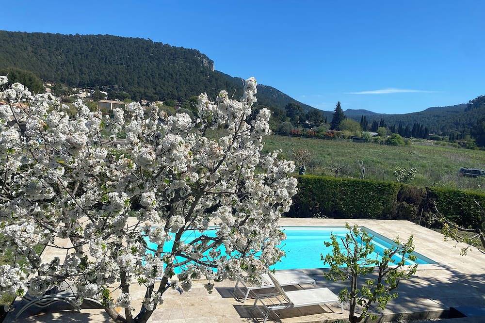 Appartement entier, Appart de Vacances T3 avec piscine privée à Gémenos in Gémenos, Côte méditerranéenne (France)