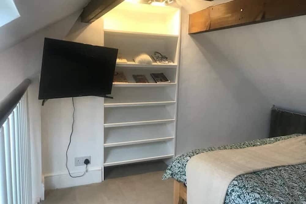 Ganze Wohnung, Spacious en-suite room with mezzanine in Hertford, Hertfordshire