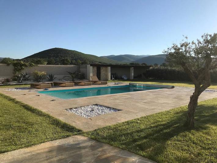 Location de vacances pour 6 personnes, avec vue ainsi que piscine et jardin, animaux acceptés à Ongles