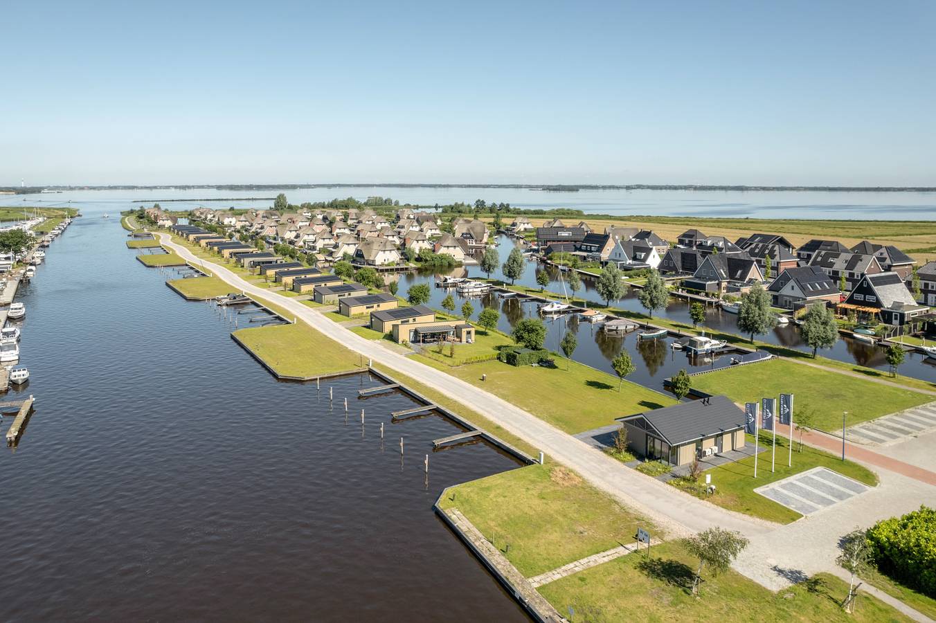 Schönes Ferienhaus für 4 Personen mit eigenem Steg in Delfstrahuizen in Delfstrahuizen, Friesland