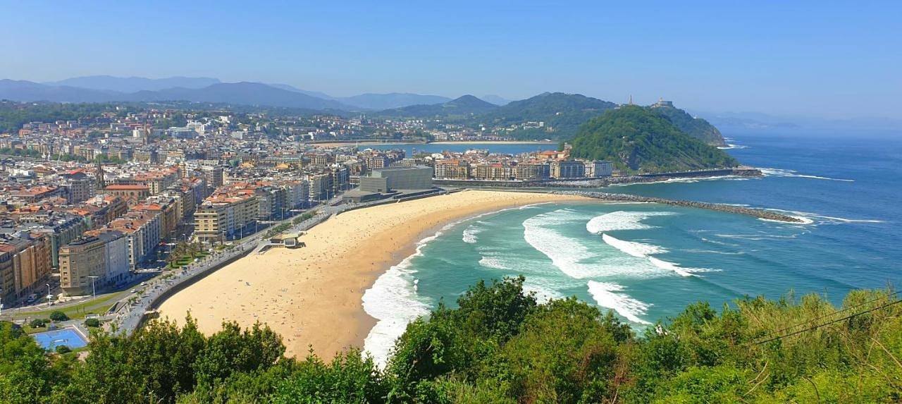 Pensión Nuevas Artes in Playa de la Concha, San Sebastián