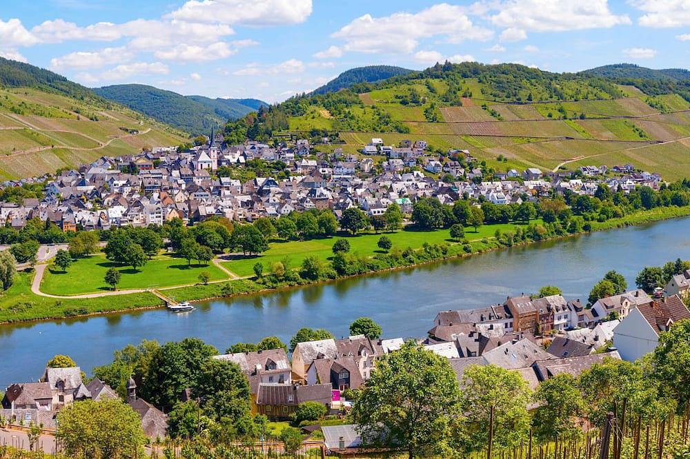 Ganze Wohnung, Urlaub an der Mosel mit Moselblick, Moselschiff und Moselweinbahn in Kövernig, Kröv