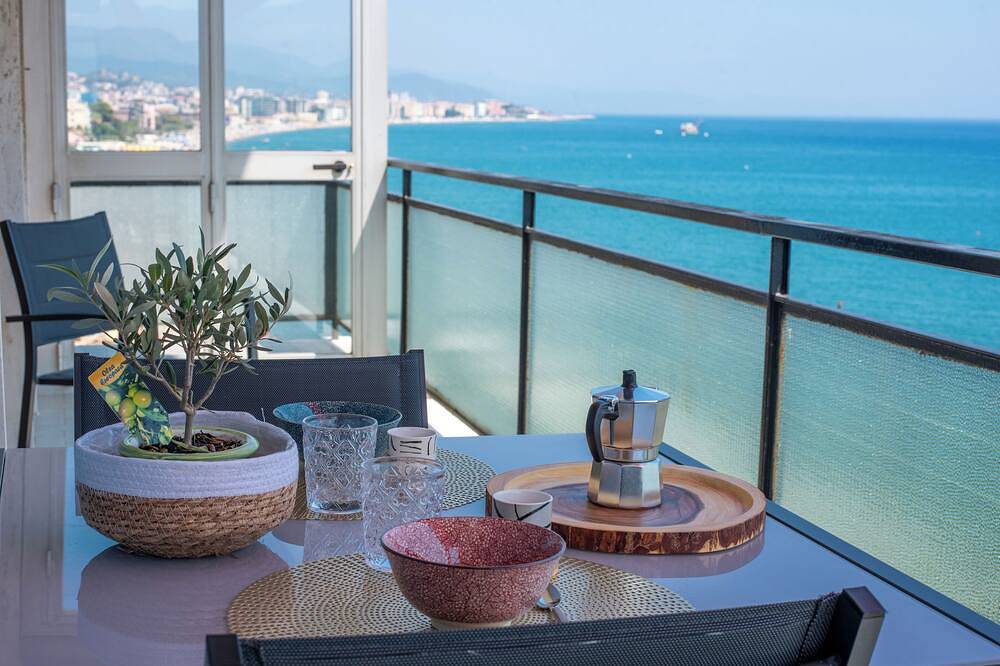 Entire apartment, Delightful Suite by the Sea in Savona (City), Savona