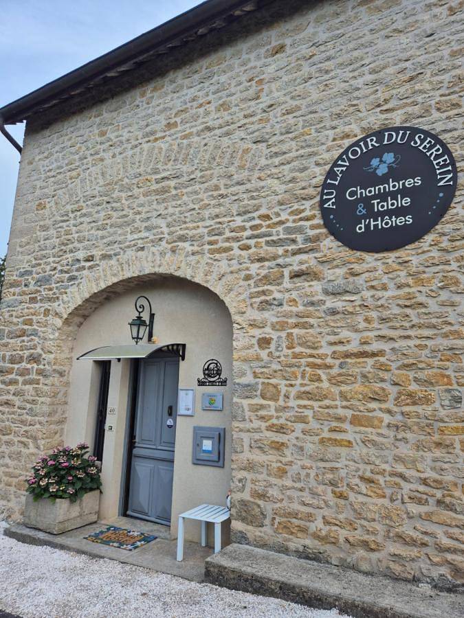Quadruple Room with Private Bathroom in Saint-Germain-lès-Arlay, Jura