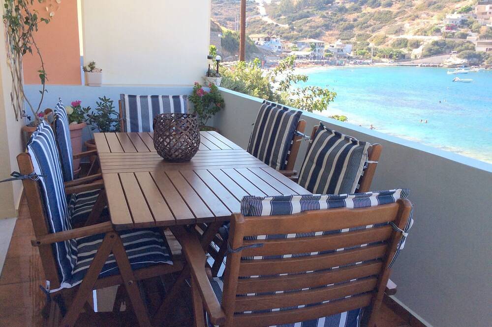 Ganze Wohnung, Traumwohnung in Top-Lage direkt am Strand gelegen, mit wunderschönem Meerblick in Lygaria, Achlada