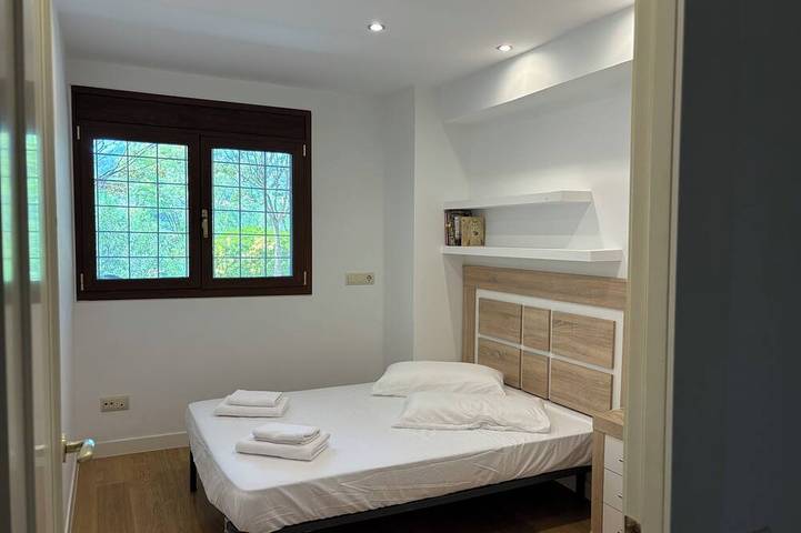 Luxury home 15 minutes from Barcelona with large private swimming pool in Sant Cugat del Vallès, Barcelone l'intérieur des terres