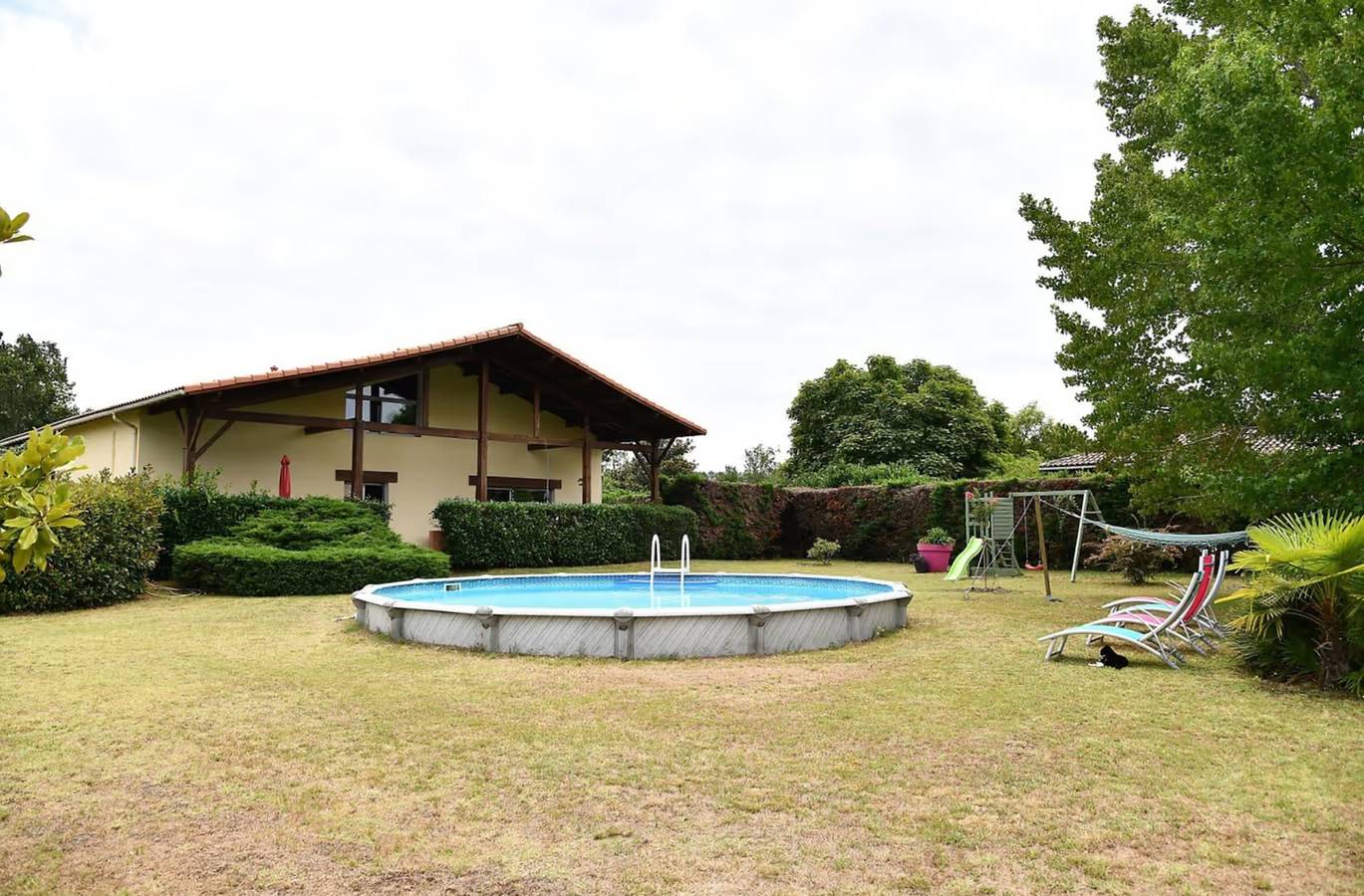 Chambre d’hôtes « Chambre du haut » avec piscine partagée, Wi-Fi et climatisation in Mios, Région d'Arcachon