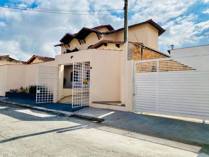 Casas e apartamentos de temporada para 21 pessoas, com piscina e jardim e ainda vista, com animais de estimação em Aparecida