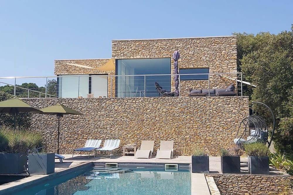 Maison en pierres avec vue Ventoux en Ardèche in Bourg-Saint-Andéol, Privas