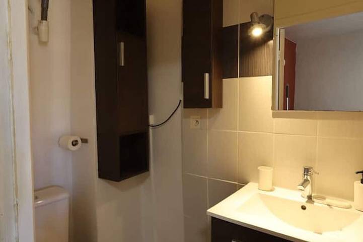 Appartement entier, Studio Cosy au Coeur du Village - Netflix - wifi in Monteux, Vaucluse