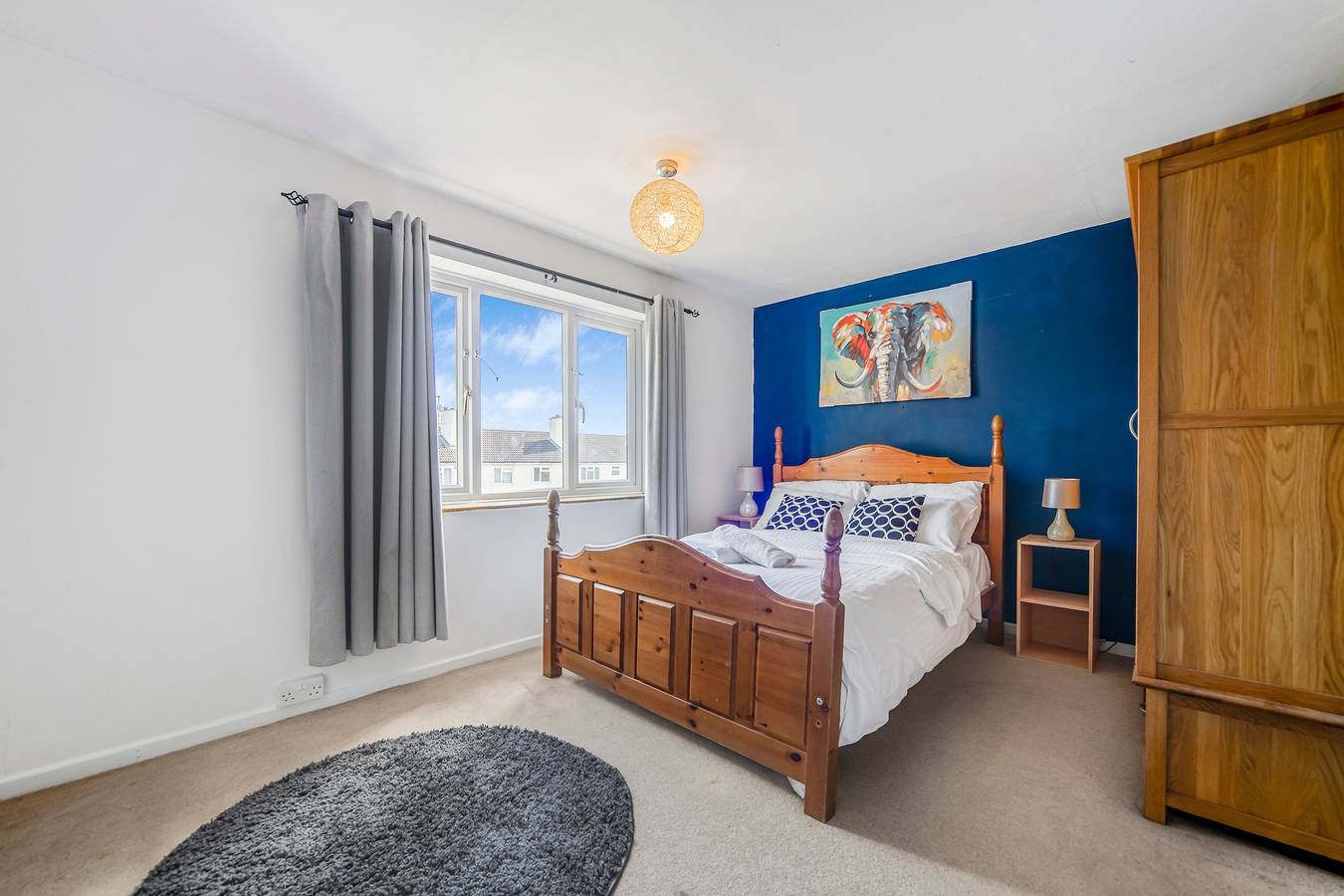 Entire holiday apartment, 3 Bed Apartment Sleeps 5 - Brookes - Tv & Wifi in Oxford, Oxfordshire