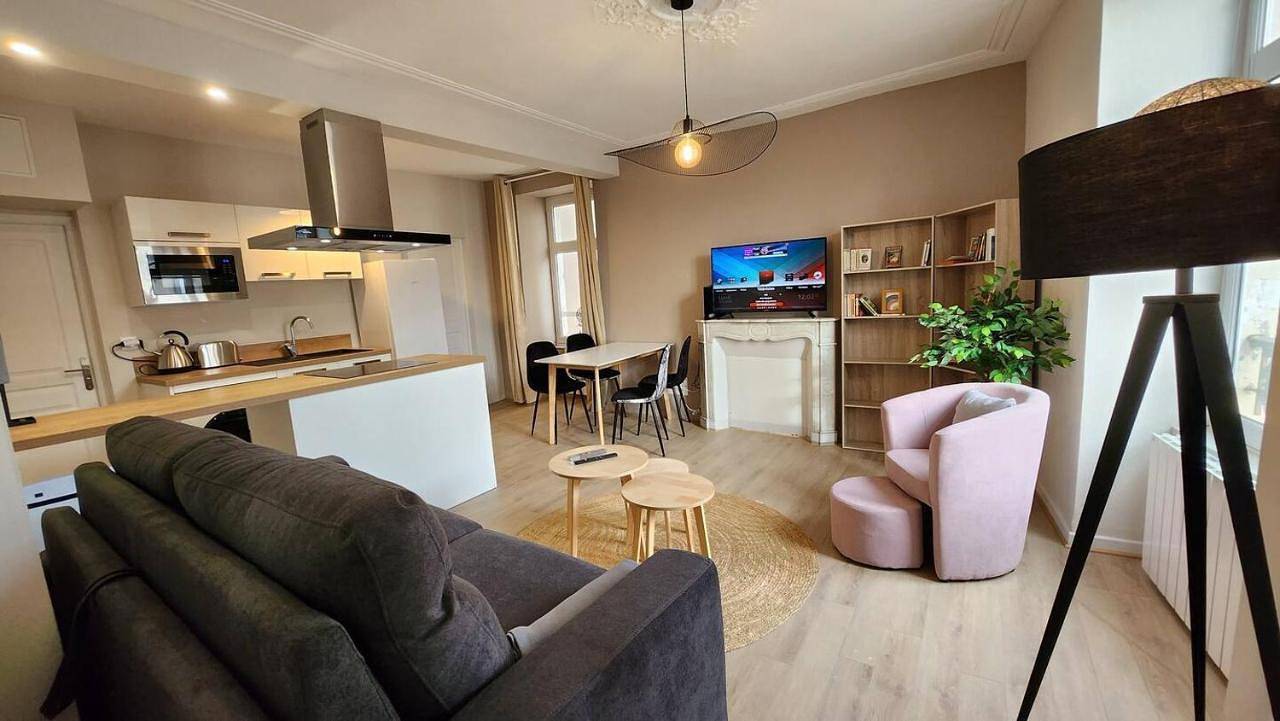 Appartement entier, Les Appartements de Louis Spacieux-centre ville-mairie in Limoges, Région de Limoges