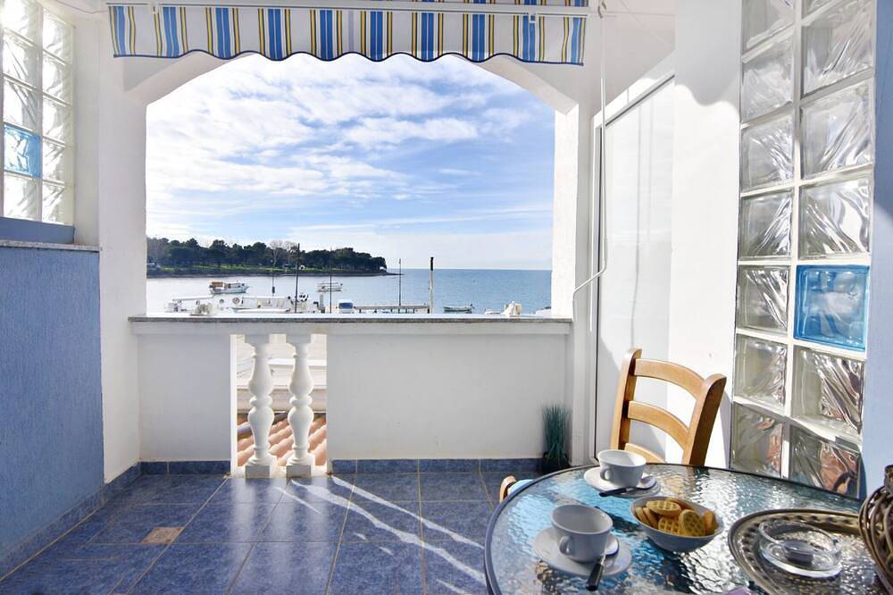 Entire apartment, Studio flat with balcony and sea view Savudrija, Umag in Umag, Umag Region