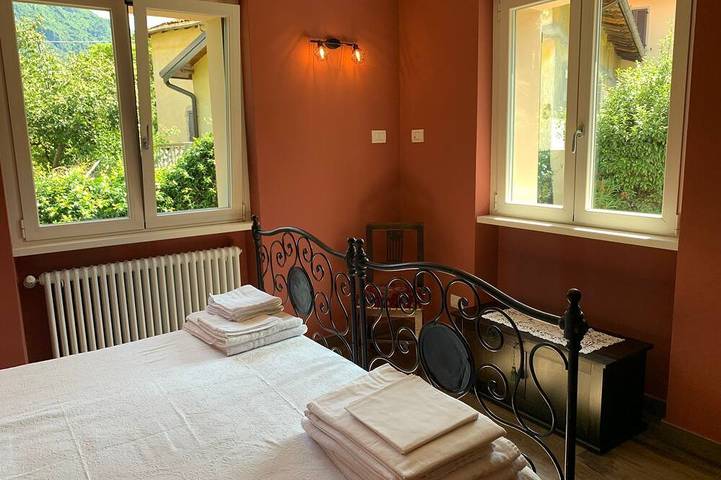 Villa La Bolvedrina: private garden with Bbq, 100 meters from the Lake. in Tremezzo, Gemeinde Tremezzina