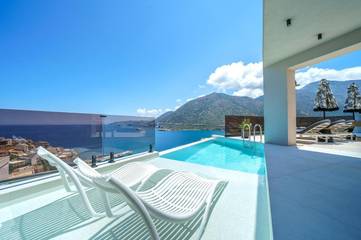 Villa pour 10 personnes, avec piscine ainsi que balcon et jacuzzi à Bali (Crète)