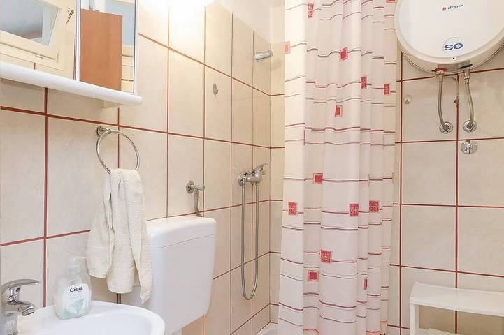 Ganze Wohnung, Ferienwohnungen Rosa - Kaprije - Insel Kaprije in Dalmatinische Inseln