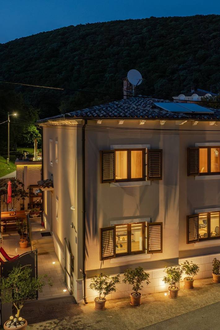 Ferienhaus für 7 Personen, mit Whirlpool und Terrasse