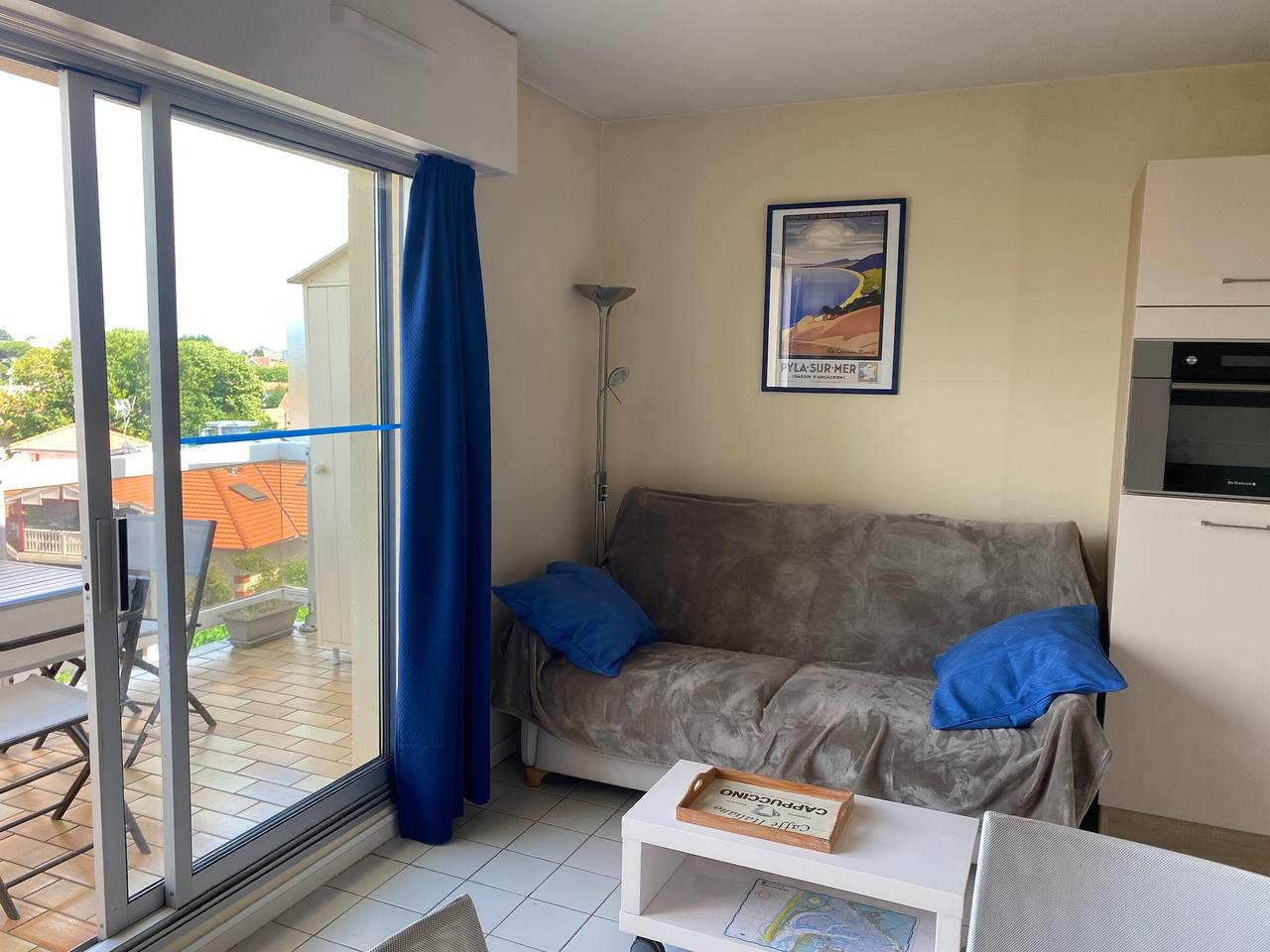 Appartement entier, Studio Cabine - Centre Ville, Proche Plage et Casino, Parking Sécurisé, Balcon et Équipements Complets in Arcachon, Région d'Arcachon