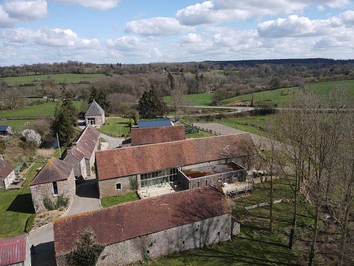 Cottage pour 4 personnes, avec terrasse ainsi que jardin et jacuzzi dans La Fresnaye-au-Sauvage