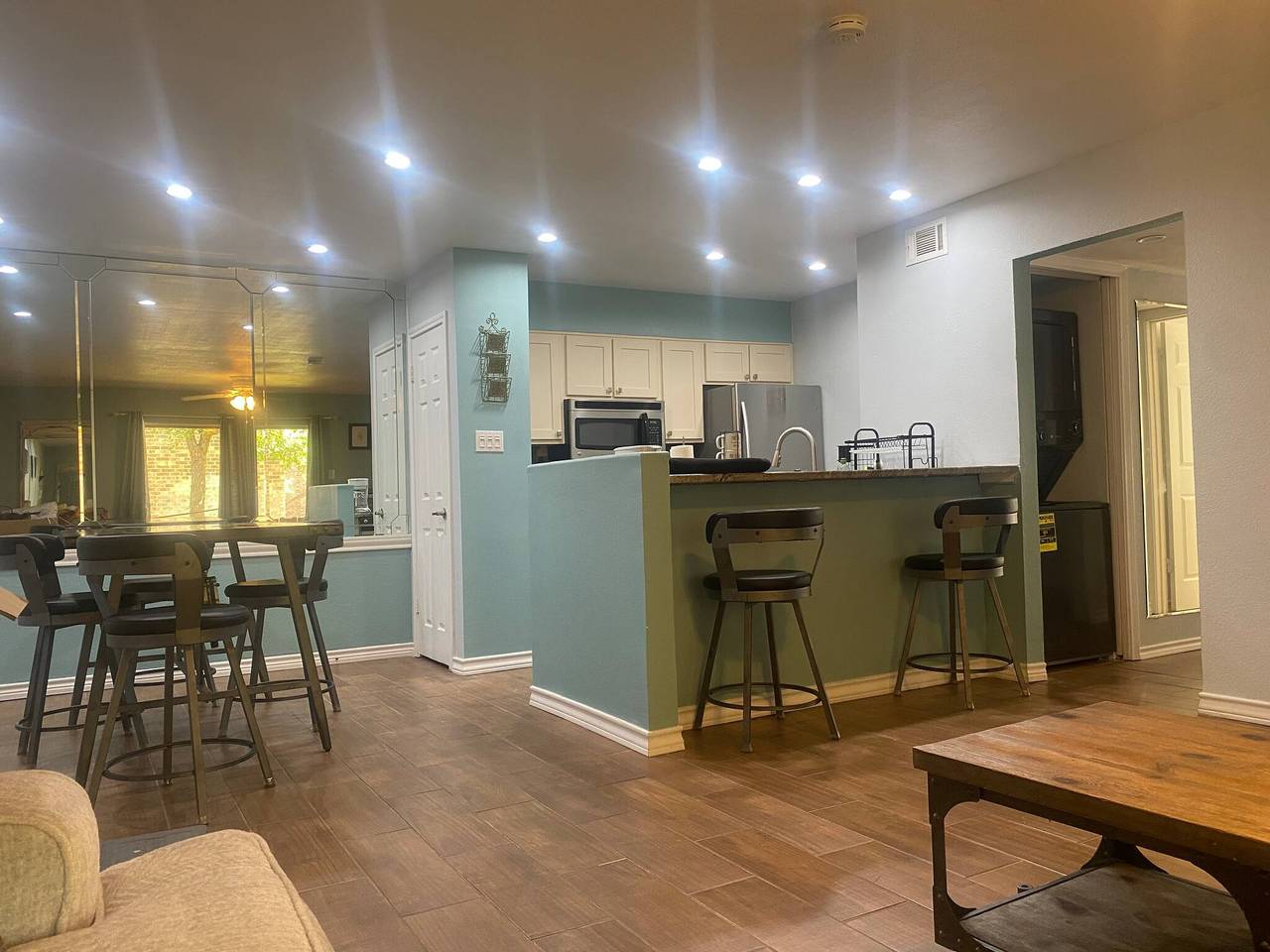 Apartamento vacacional entero, Apartamento remodelado de 1 dormitorio y 1 baño en el Centro Médico in San Antonio, Condado de Bexar