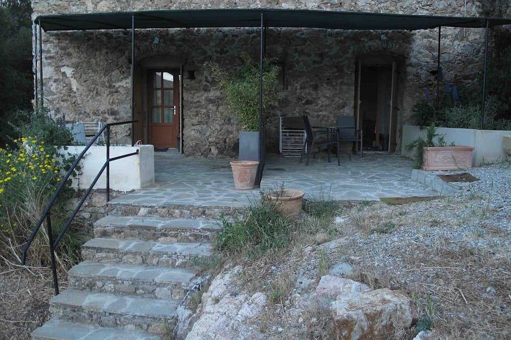 Gewölbter traditioneller Raum in Balagne \"O Bambou\" in Speloncato, Calvi und Umgebung