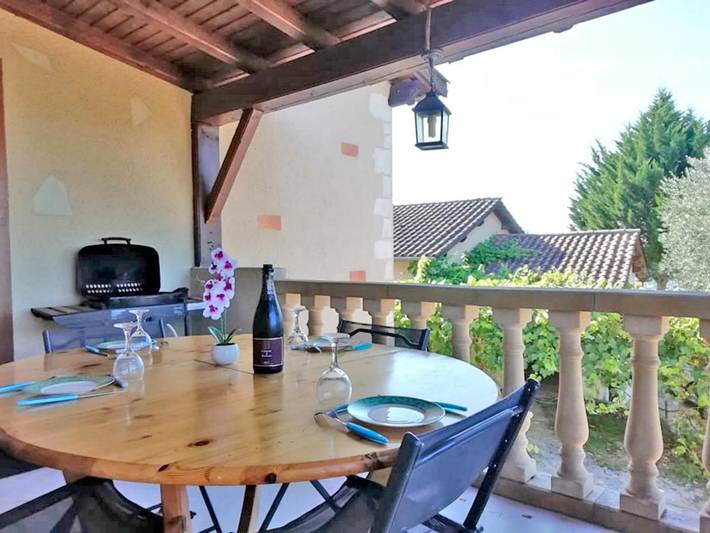 Location de vacances pour 4 personnes, avec vue ainsi que piscine et jardin à Figeac - 4