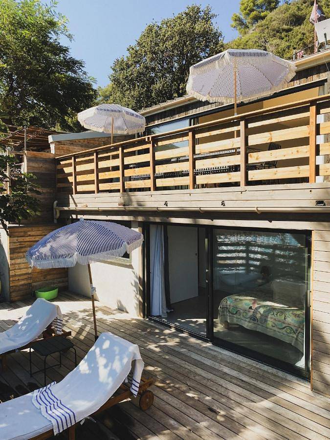 Cabanon moderne, les pieds dans l'eau, 2 chambres in Le Pradet, Parc national Port-Cros