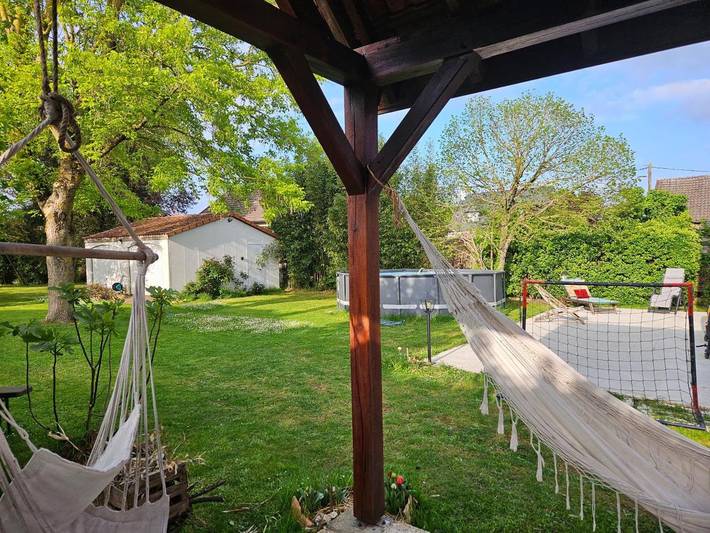 Location de vacances pour 8 personnes, avec jardin et piscine à Saint-Corneille