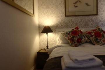 Log Cabin for 2 People in Burford, The Cotswolds, Photo 1