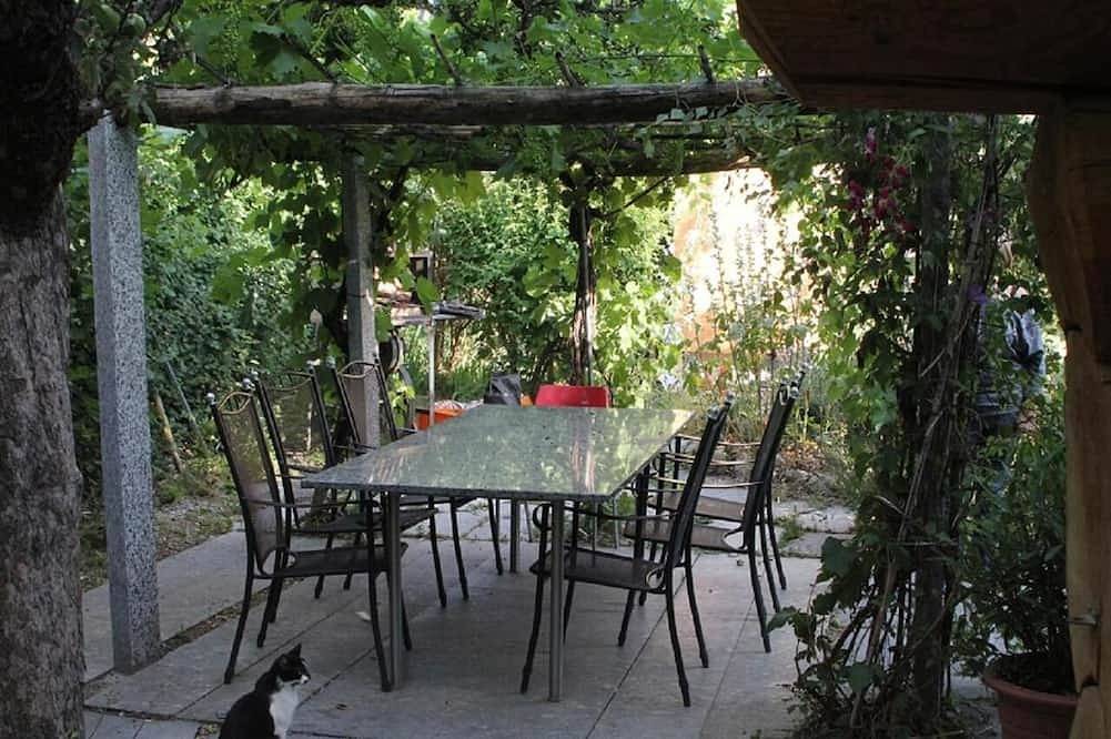 Apartamento entero, Studio with terrace (7 minutes from Vercorin) in Chalais (Suiza), Alpes del Valais