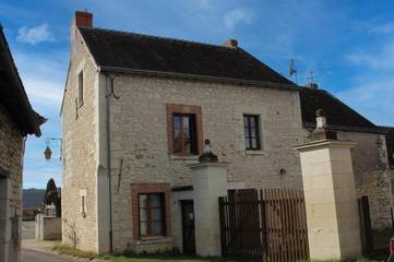 Gîte pour 8 personnes, avec vue et jardin, animaux acceptés à Chambon
