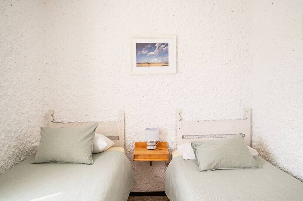 Zentral gelegener Bungalow mit 2 Schlafzimmern, Garten und Privatparkplatz in Corralejo, La Oliva