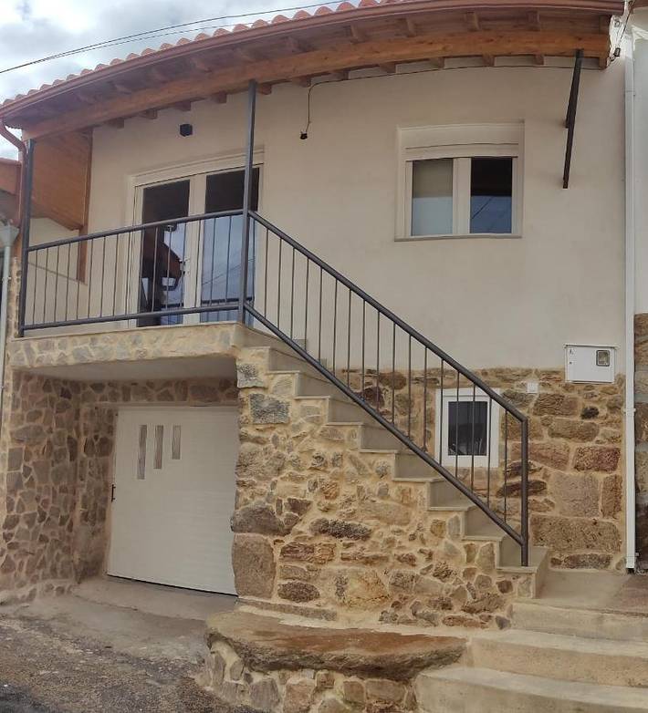 Apartamento para 5 personas, con Balcón y Terraza además de Jardín y Vistas en Celanova