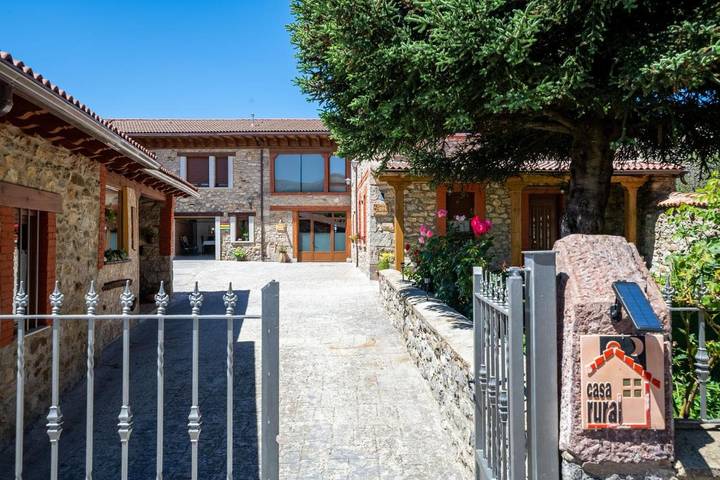 Casa de vacaciones para 10 personas, con vistas y jardín en Parque Regional de la Montaña de Riaño y Mampodre