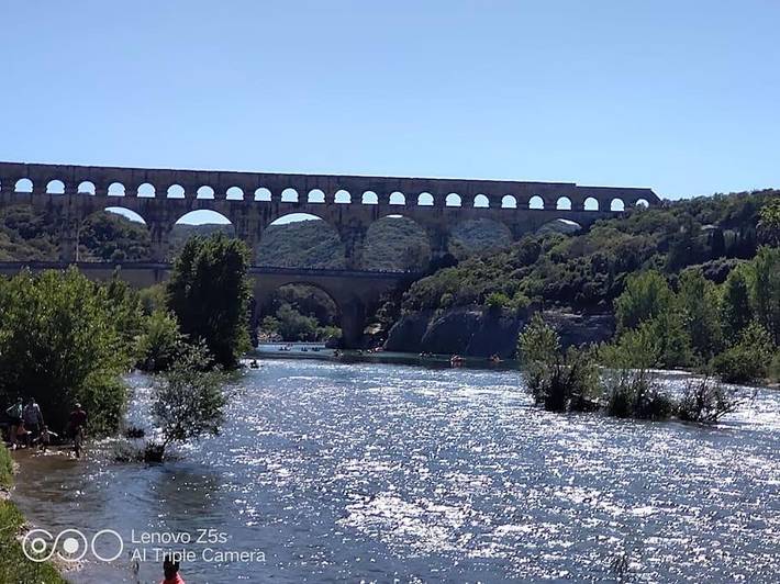Gîte pour 5 personnes, avec Balcon et Jacuzzi ainsi que Terrasse et Piscine dans Le Pont du Gard