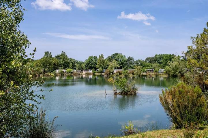 Chalet pour 4 personnes, avec Terrasse et Piscine à Saint-Porchaire