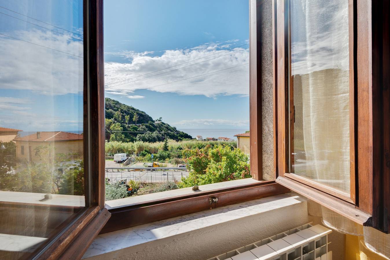 Ganze Wohnung, Appartement "Ramerino" nahe dem Strand mit Meer- und Bergblick in Campo nell'Elba, Elba