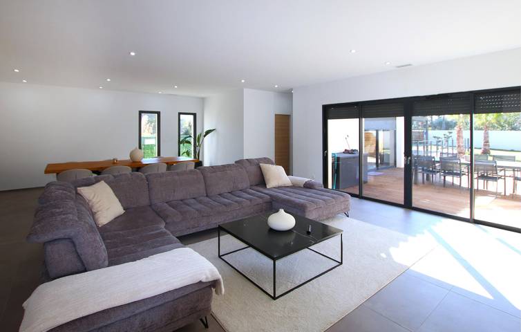 Location de vacances pour 6 personnes, avec terrasse ainsi que piscine et jardin à Rochefort-du-Gard - 3