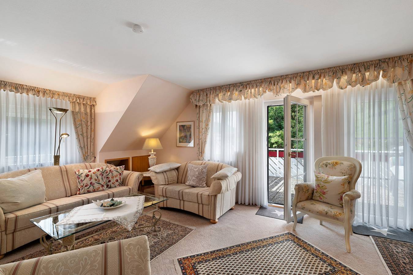 Ganze Wohnung, Ferienwohnung Enztalblick mit privater Terrasse, Gemeinschaftsgarten und Wi-Fi in Enzklösterle, Nordschwarzwald