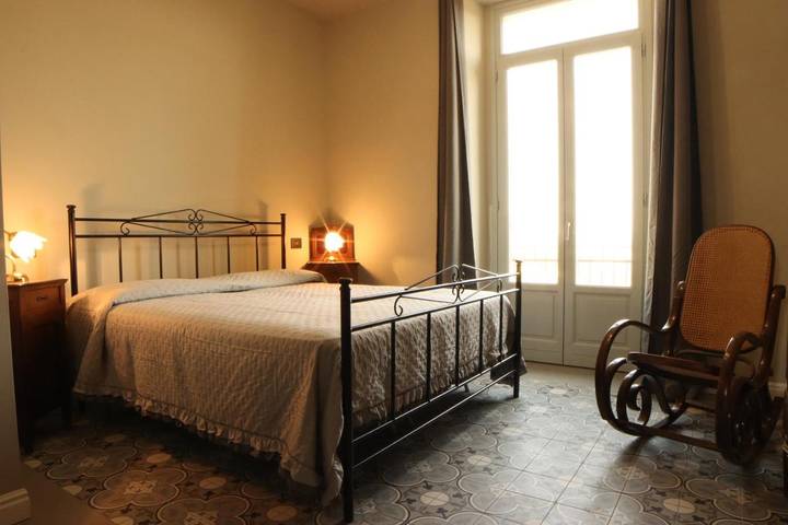 Location de vacances pour 2 personnes, avec vue ainsi que terrasse et jardin, animaux acceptés à Vezza d'Alba - 2