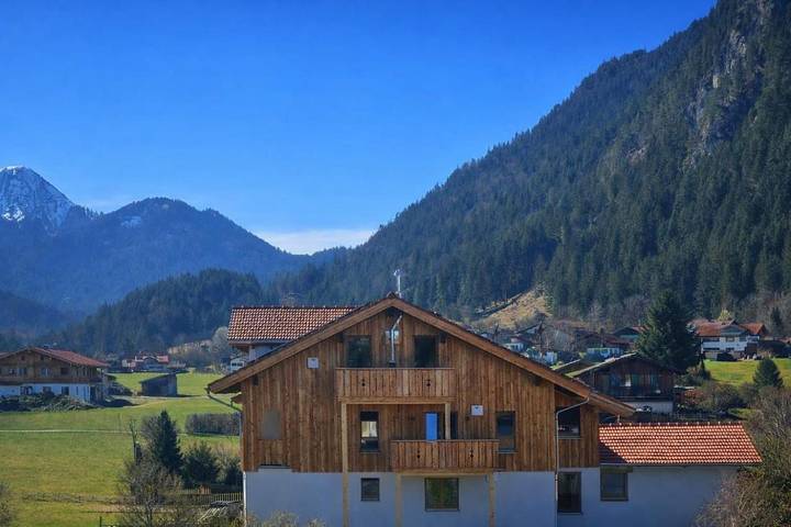 Ferienwohnung für 3 Personen, mit Terrasse und Garten sowie Ausblick