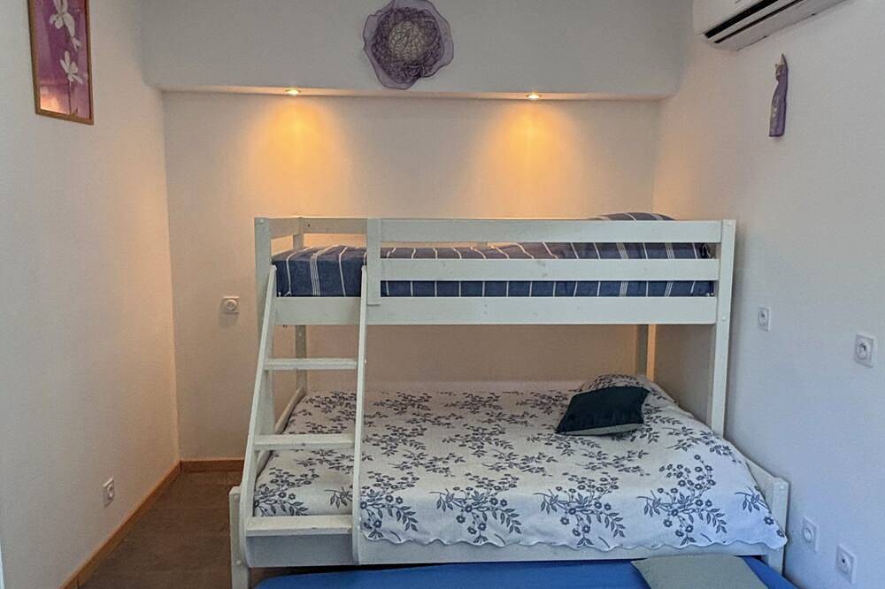 A quiet spot 5 minutes from Uzes with jacuzzi, swimming pool, hiking, cycling ... in Serviers-et-Labaume, Nimes und Umgebung