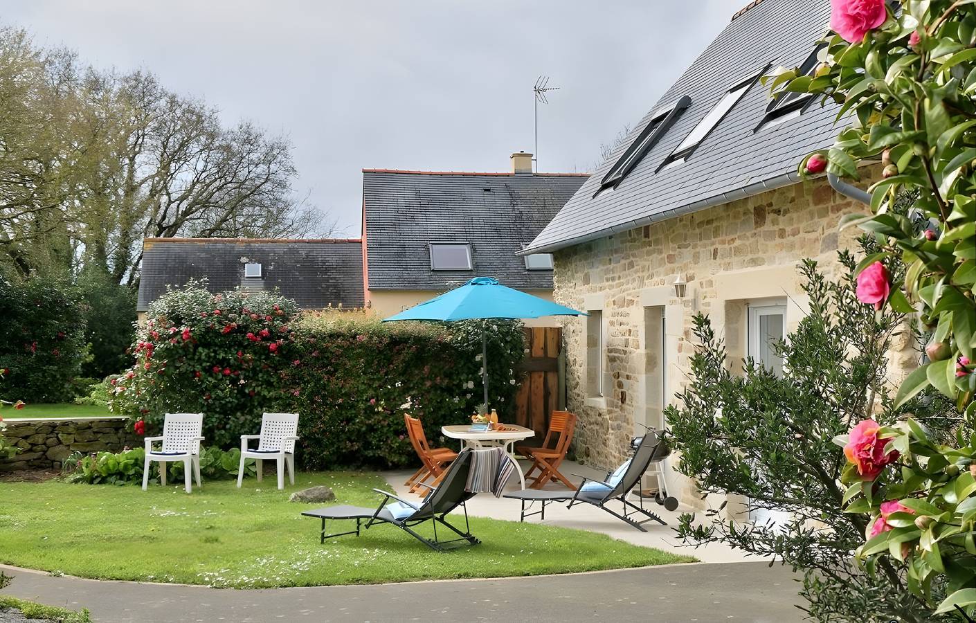 Country House "Au Calme" with Private Terrace, Private Garden and Wi-Fi in Mahalon, Quimper region