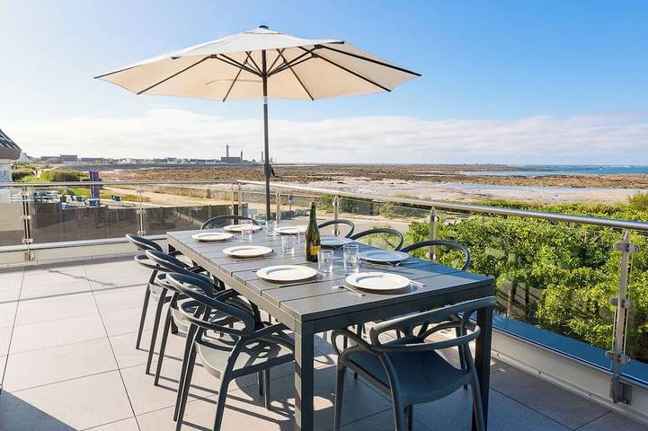 Gîte pour 8 personnes, avec terrasse dans Plage de la Joie