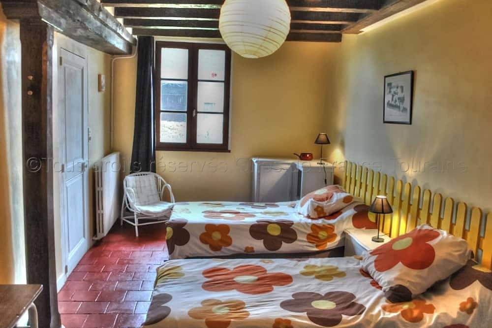 Gîte 18e avec piscine, jardin et équipements inclus, près des Châteaux de la Loire in Saint-Épain, Vallée de la Loire