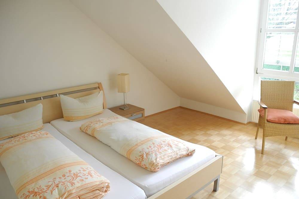 Entire apartment, Modern, bright 2-room apartment in Schützenstraße approx. 250 m from the old town. in Meersburg, Obersee (Bodensee)